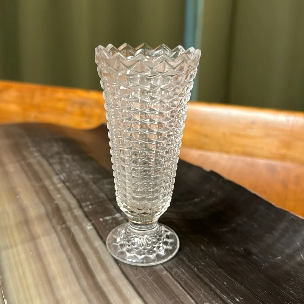 Vintage 1960s Indiana Glass Co Diamond Point Footed Crystal Bud Vase 4 1/4”